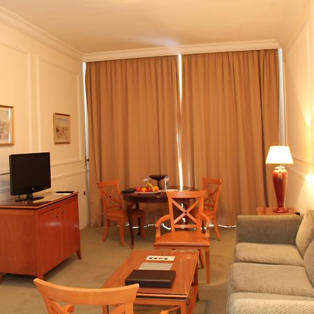 ביירות Napoleon Hotel מראה חיצוני תמונה