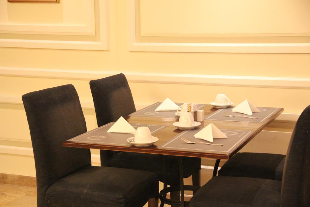 ביירות Napoleon Hotel מראה חיצוני תמונה
