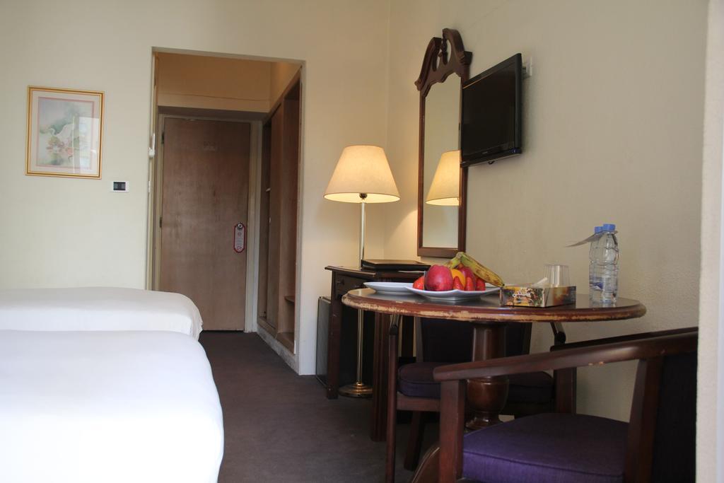 ביירות Napoleon Hotel מראה חיצוני תמונה