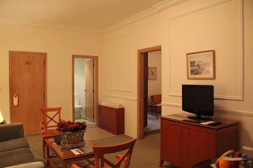 ביירות Napoleon Hotel מראה חיצוני תמונה