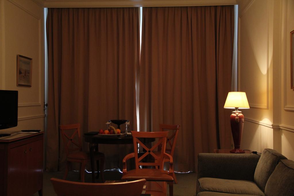 ביירות Napoleon Hotel מראה חיצוני תמונה